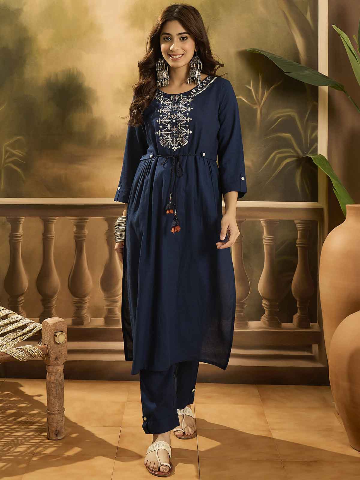 Women Ethnic Motifs Embroidered Kurta with Trousers