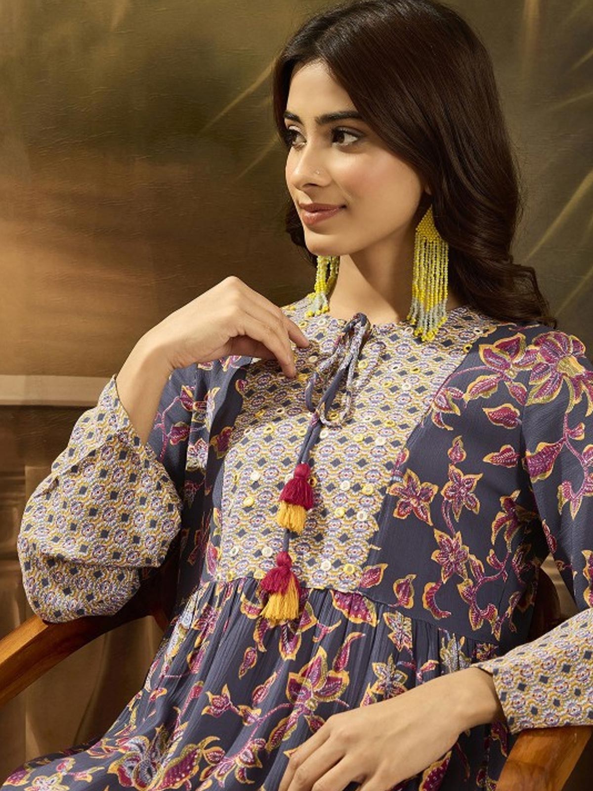 Women Floral Printed Tie-Up Neck Top