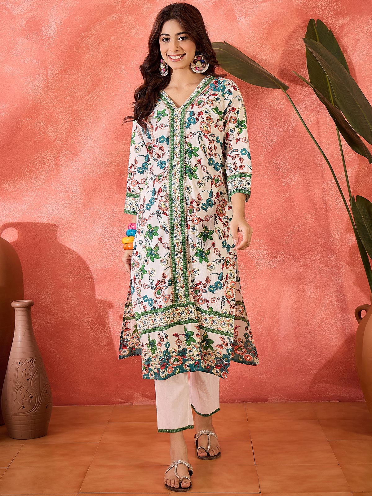 Women Floral Printed Cotton Kurta with Trousers