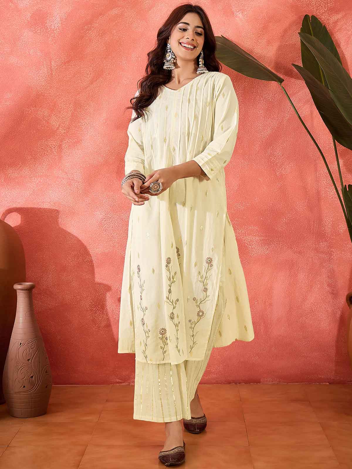Women Floral Embroidered Cotton Kurta with Trousers