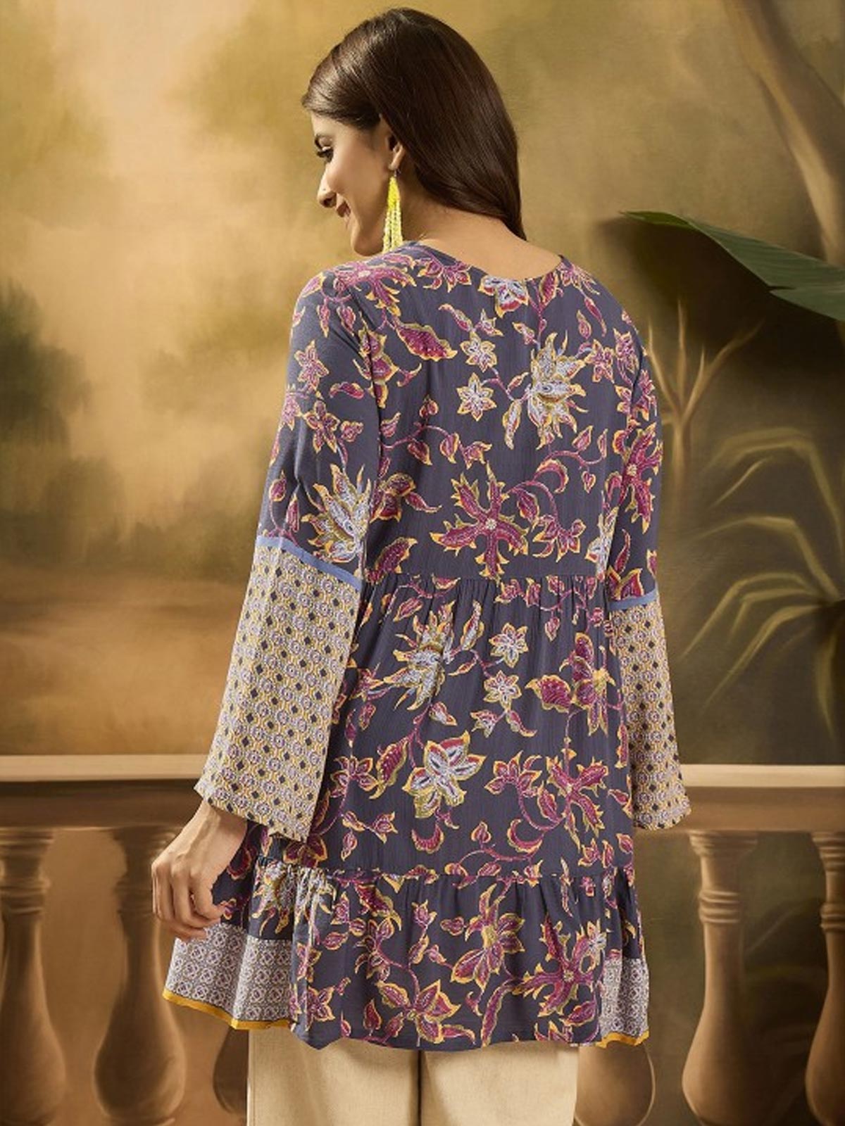 Women Floral Printed Tie-Up Neck Top