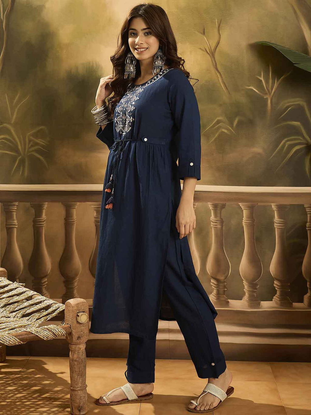 Women Ethnic Motifs Embroidered Kurta with Trousers