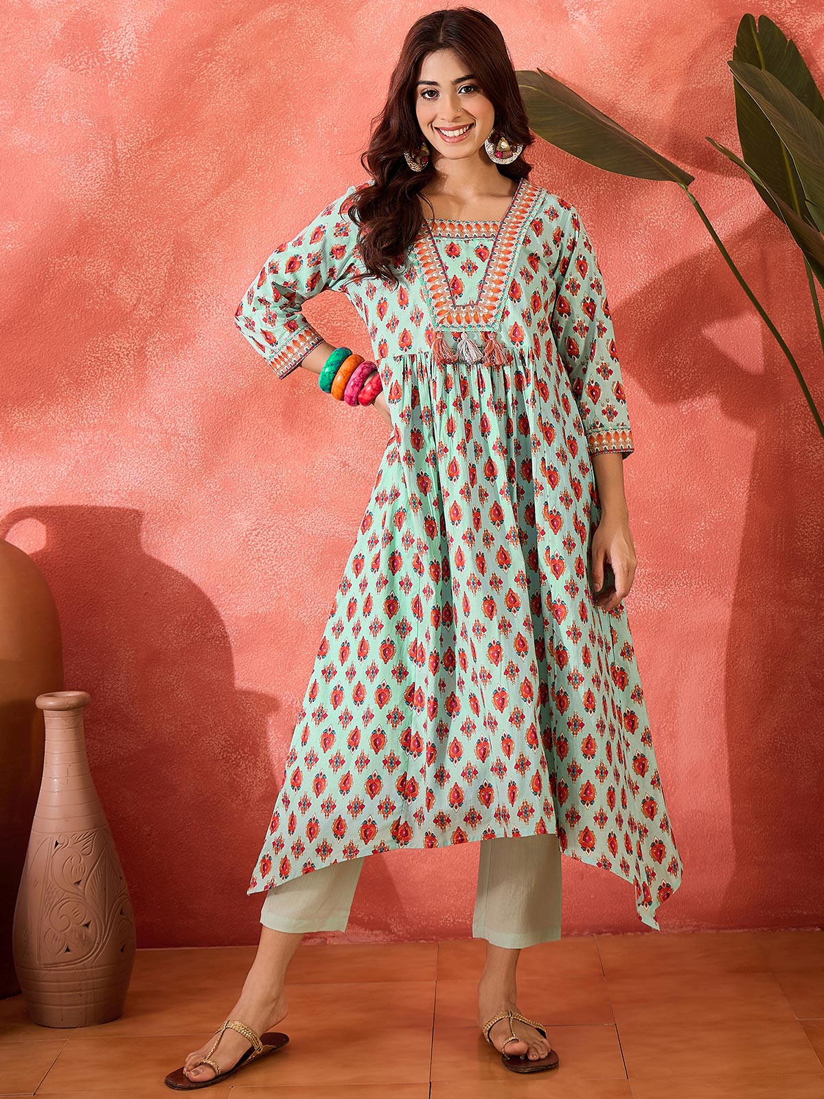 Women Ethnic Motifs Printed Cotton Kurta with Trousers
