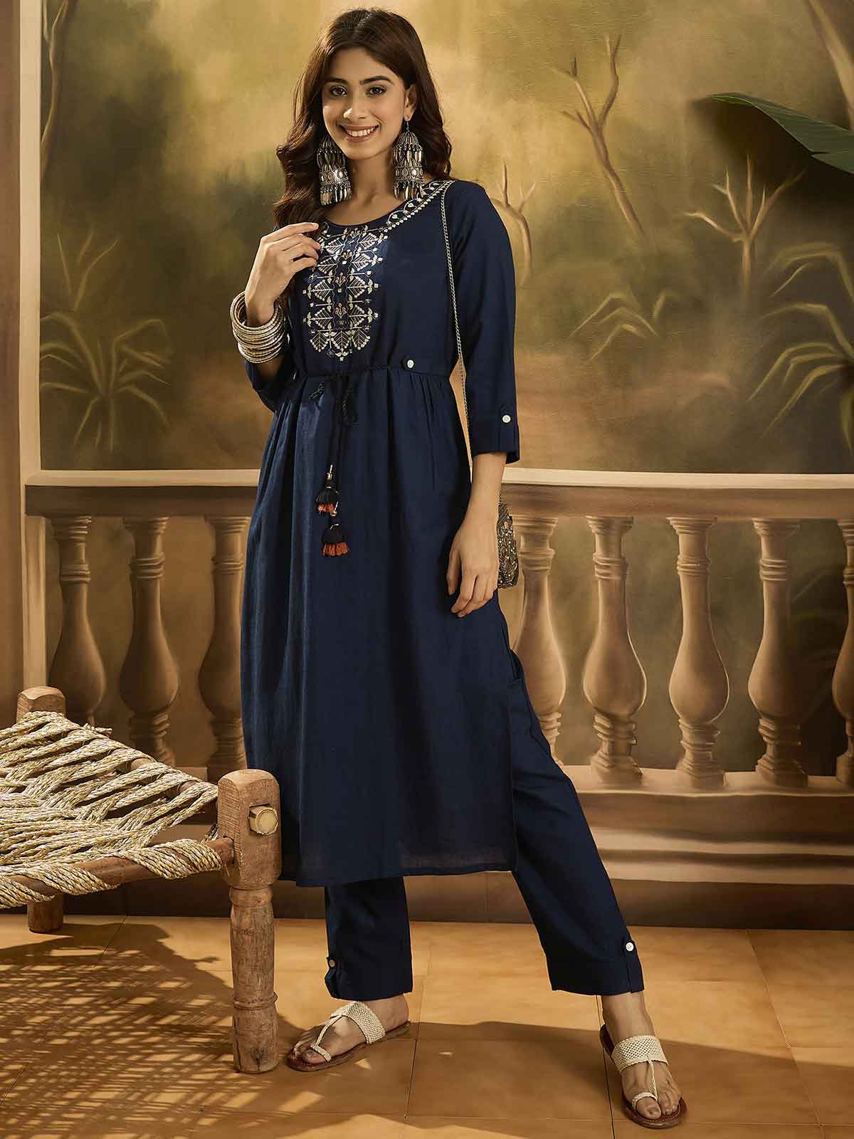 Women Ethnic Motifs Embroidered Kurta with Trousers