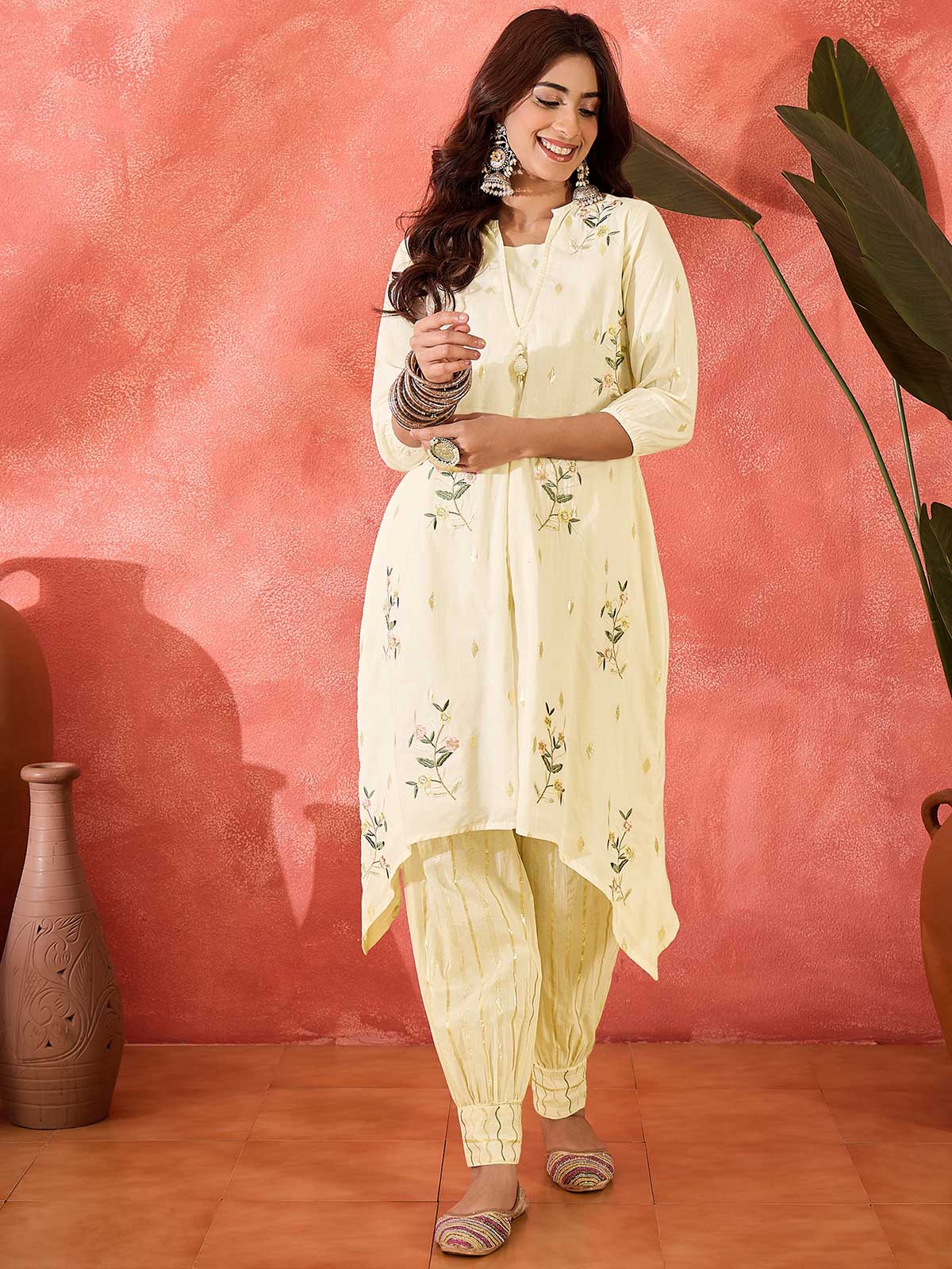 Women Ethnic Motifs Embroidered Cotton Kurta with Trousers