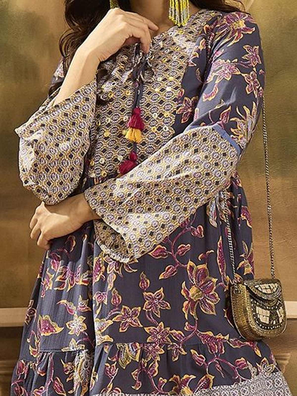Women Floral Printed Tie-Up Neck Top