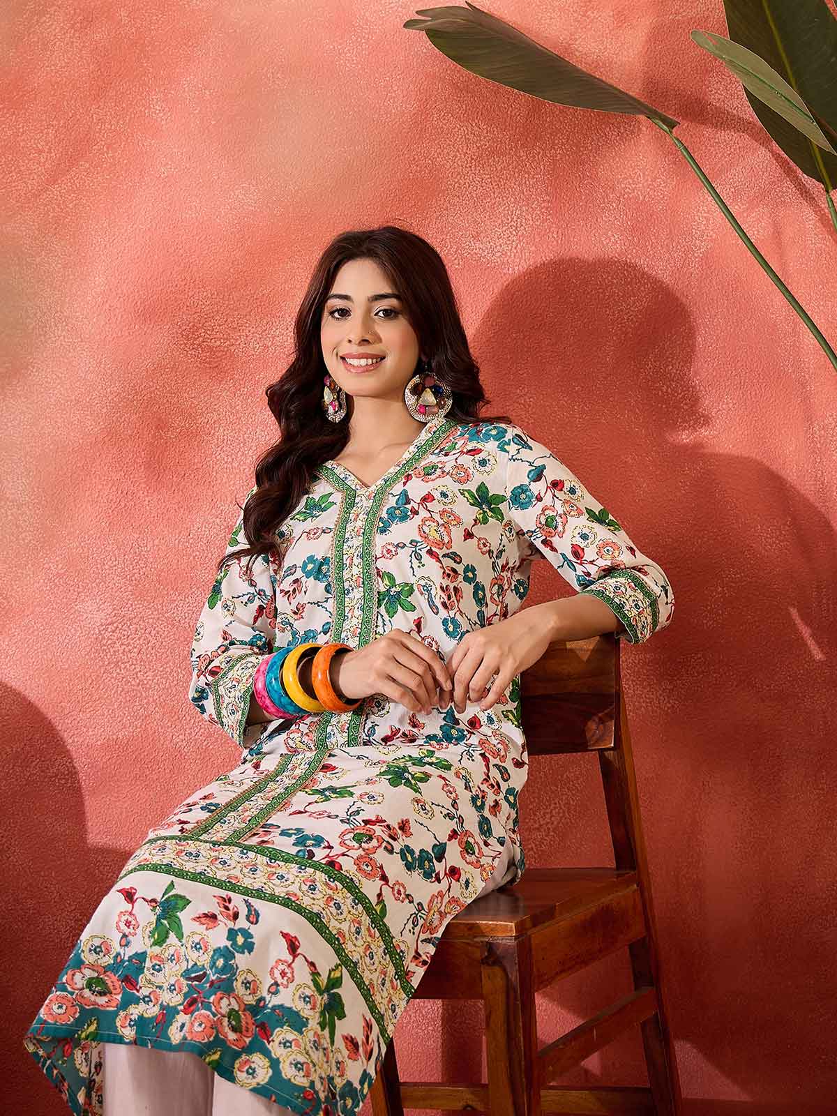Women Floral Printed Cotton Kurta with Trousers