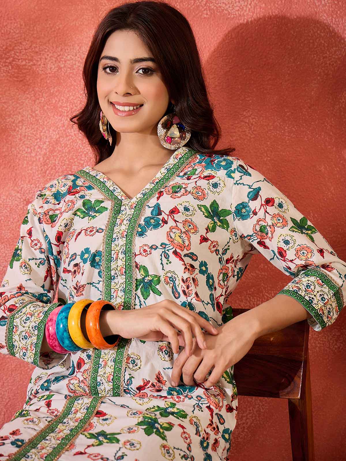 Women Floral Printed Cotton Kurta with Trousers