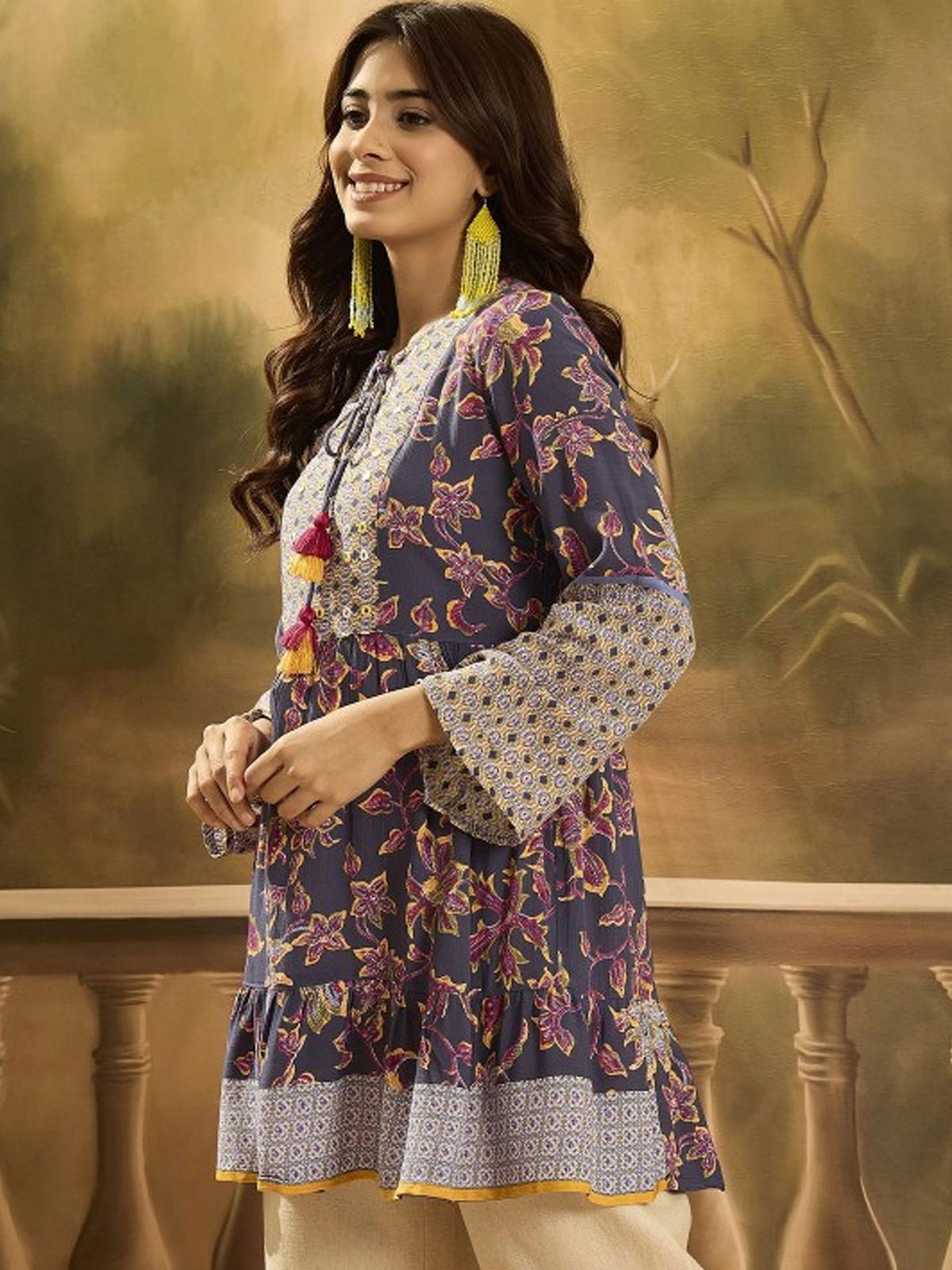 Women Floral Printed Tie-Up Neck Top