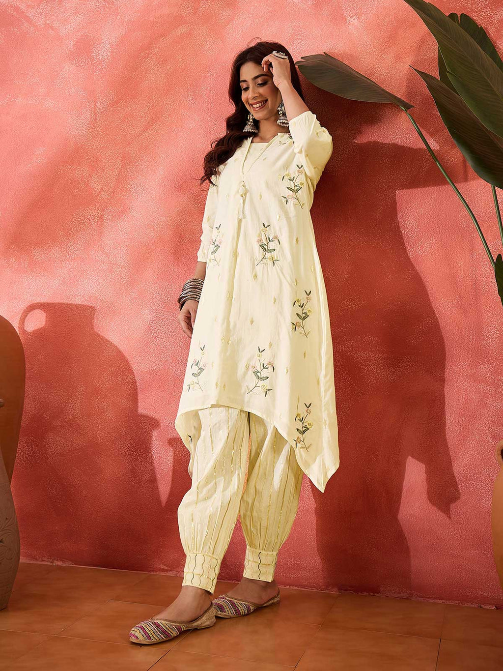 Women Ethnic Motifs Embroidered Cotton Kurta with Trousers