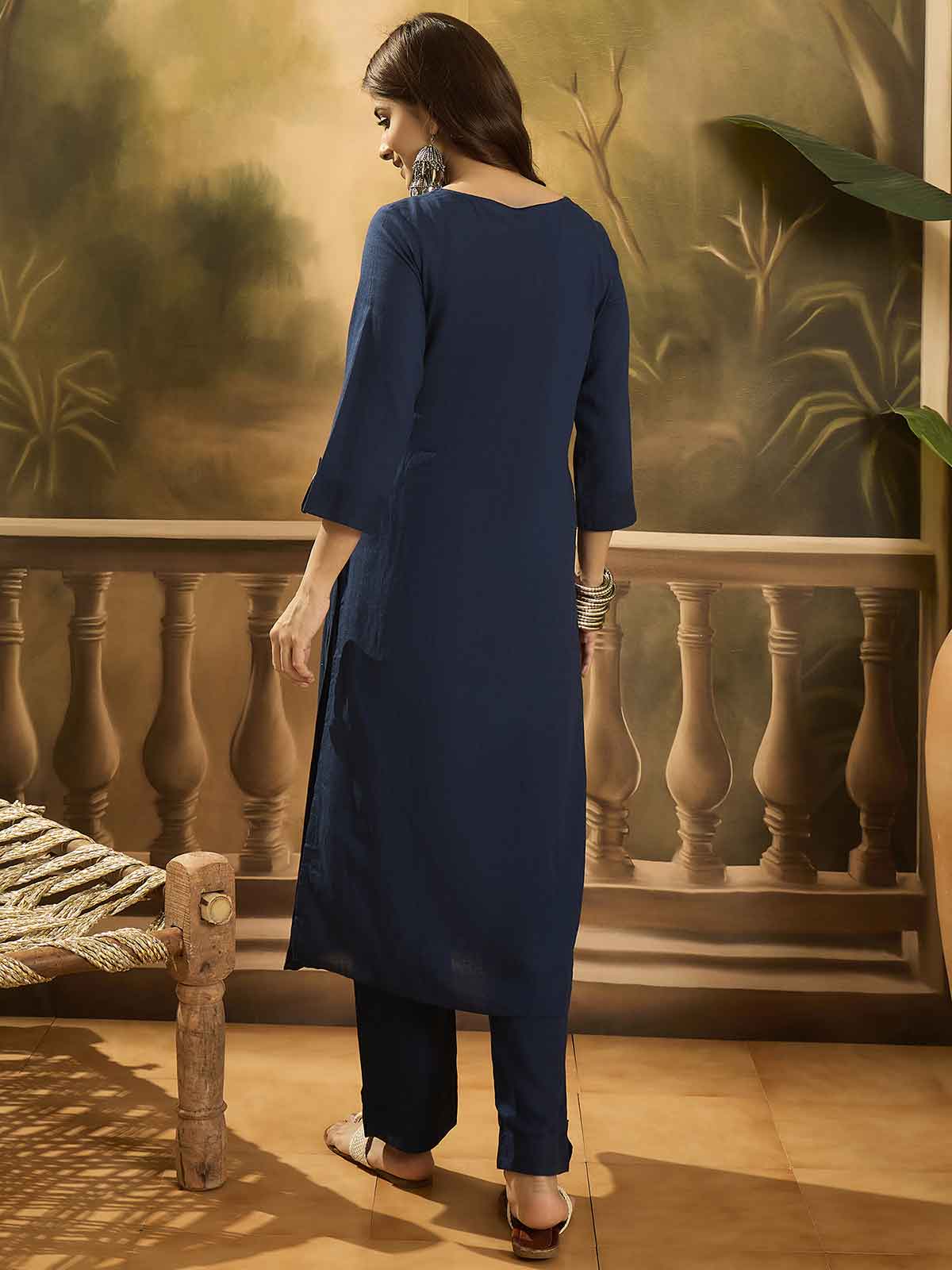 Women Ethnic Motifs Embroidered Kurta with Trousers
