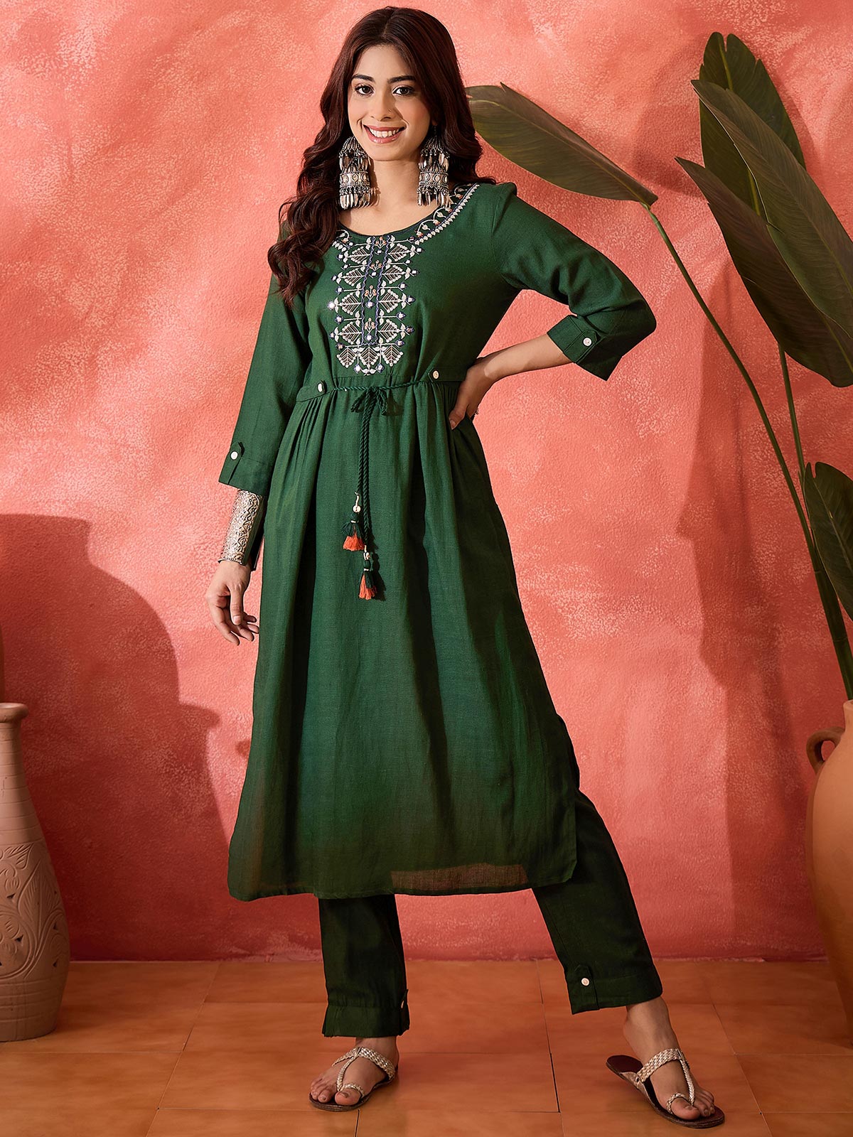 Women Ethnic Motifs Embroidered Kurta with Trousers
